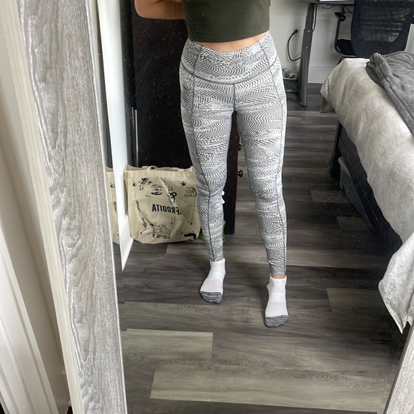 lululemon athletica Pants - Lululemon leggings. Size 4. Lots of pockets! Sleek feel. Great for workouts